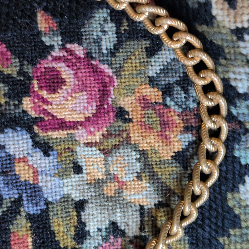 Hand worked vintage needlepoint bag. - Picture 2 of 14